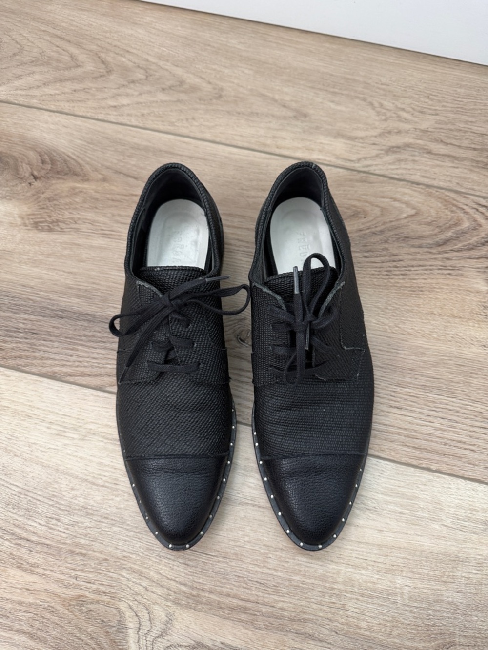 Freda Salvador Black Women’s Lace-Up Pointed Toe Oxfords